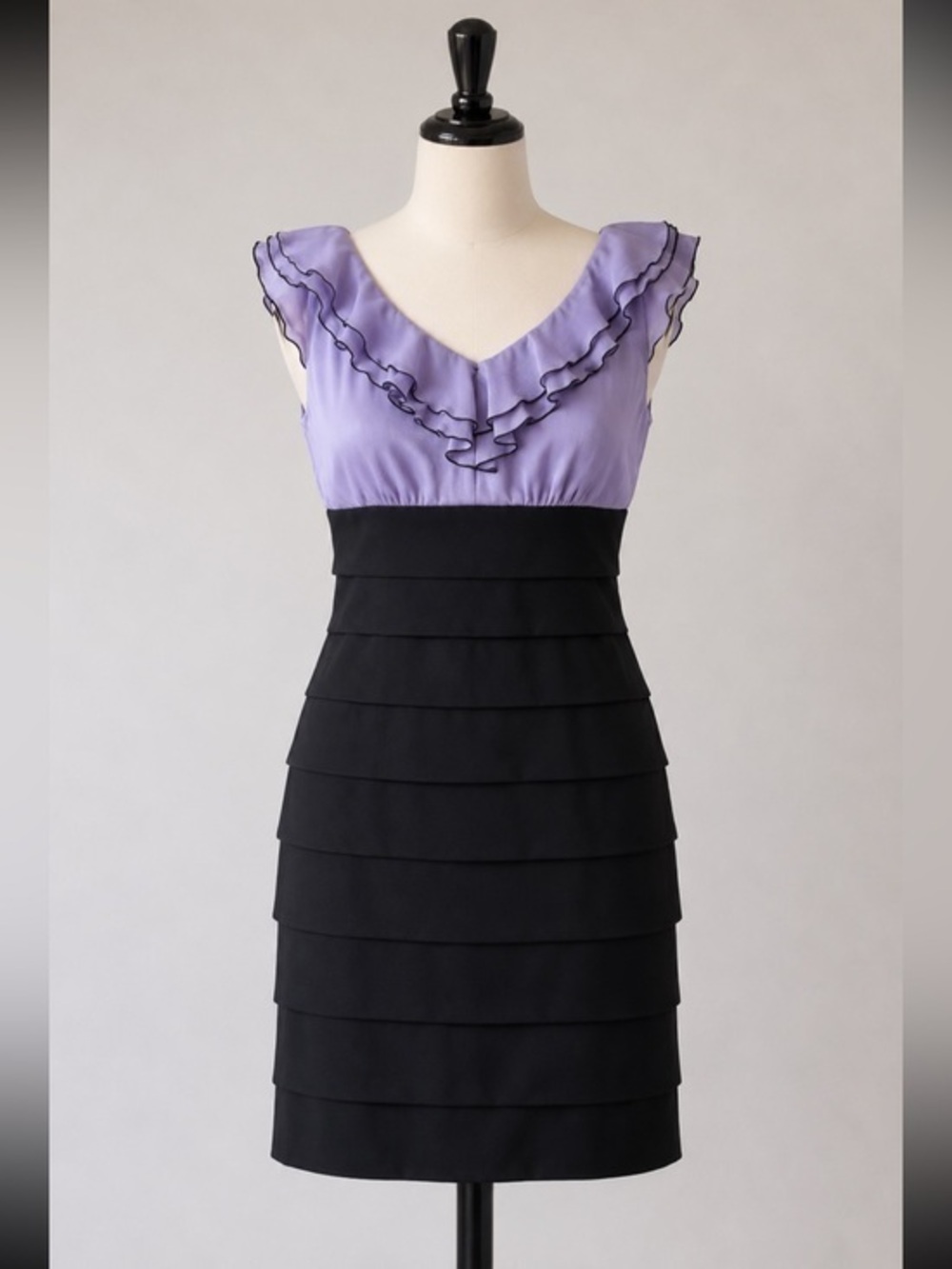 S. L. fashions woman’s after five dress. Black/violet. Size 6.